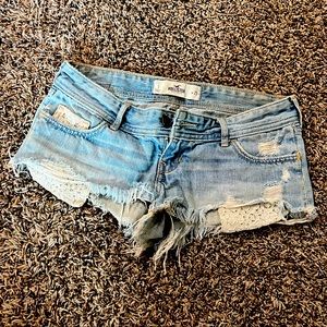 Lace pocket low rise Hollister shorts